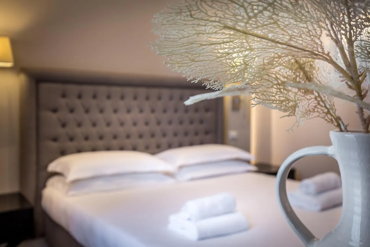**  Hotel Emma Small Luxury Hotel Florence Italy